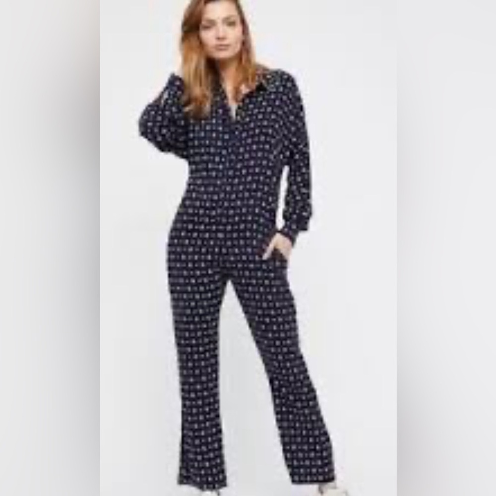 Free People lightweight long sleeve with pockets jumpsuit!